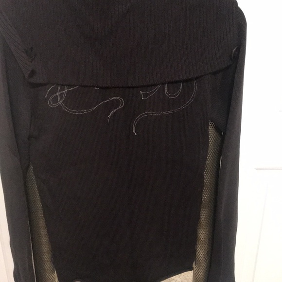 Diesel embroidered knit sweater. 3 adjustable buttons to change neck line - Picture 9 of 10